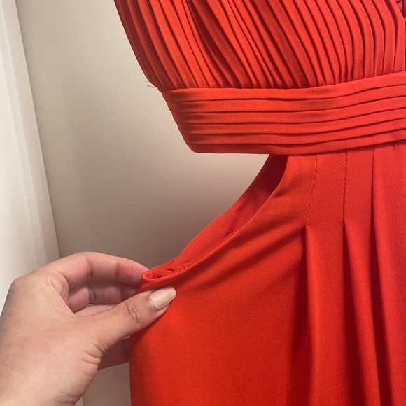 Side shown leg slit red fancy dress - Picture 5 of 9